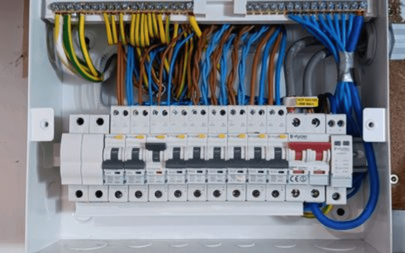 Có nên bật lại aptomat nhiều lần khi bị nhảy?